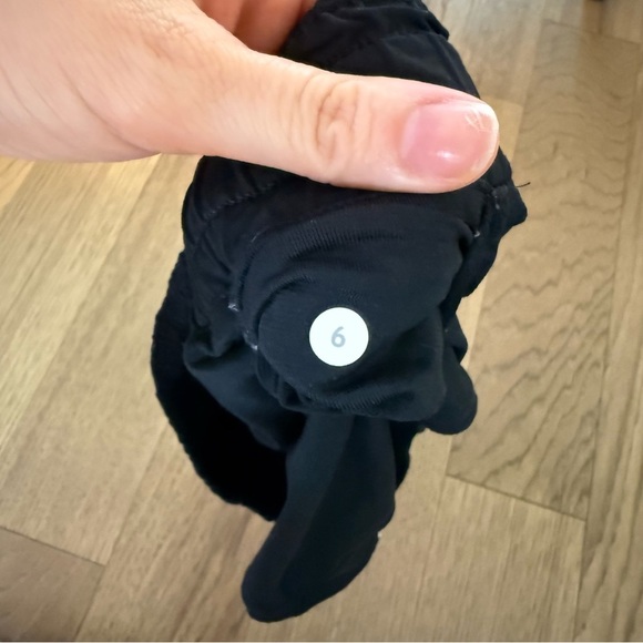 Lululemon hotty hot shorts in dotty tribe size 6 - Picture 5 of 5